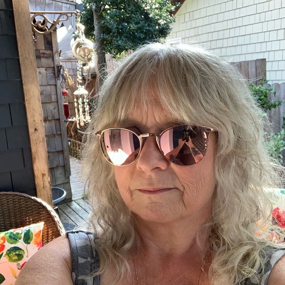 Meet your Posher, Eden - Picture 1 of 2